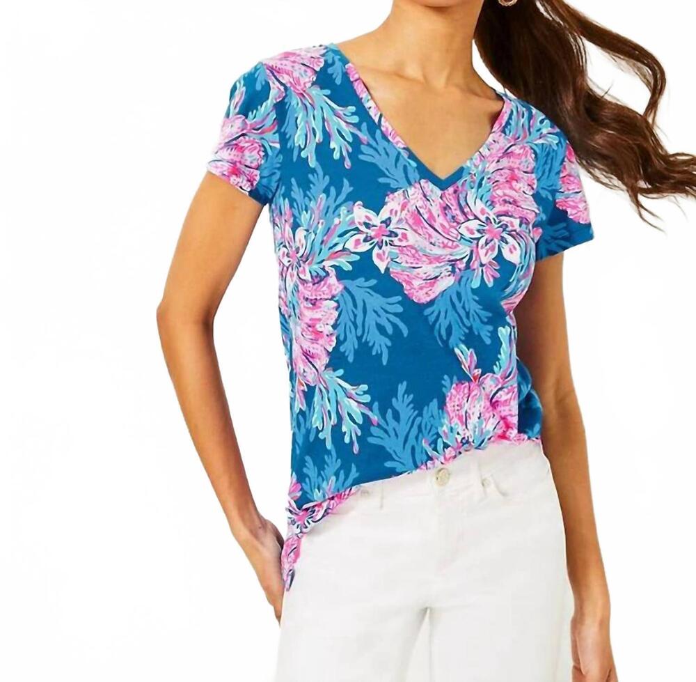 NEW LILLY PULITZER meredith v neck tee in multi for the fans
